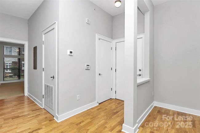 Building Photo - 712 N Davidson St