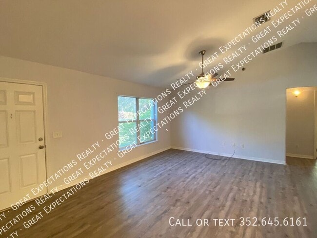 Building Photo - 4 Locust Run