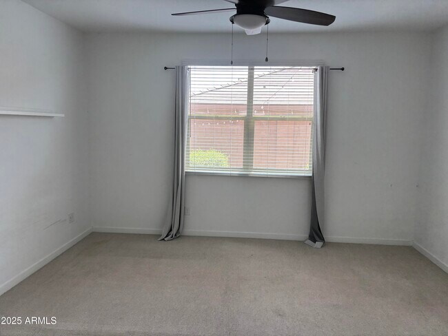 Building Photo - 14203 W Voltaire St