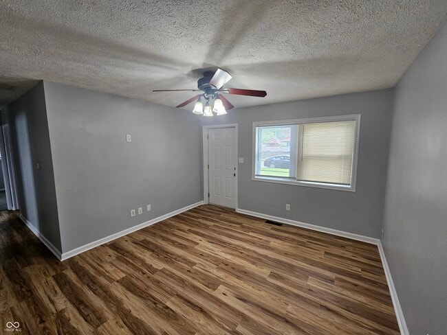 Building Photo - 748 Maple Ln