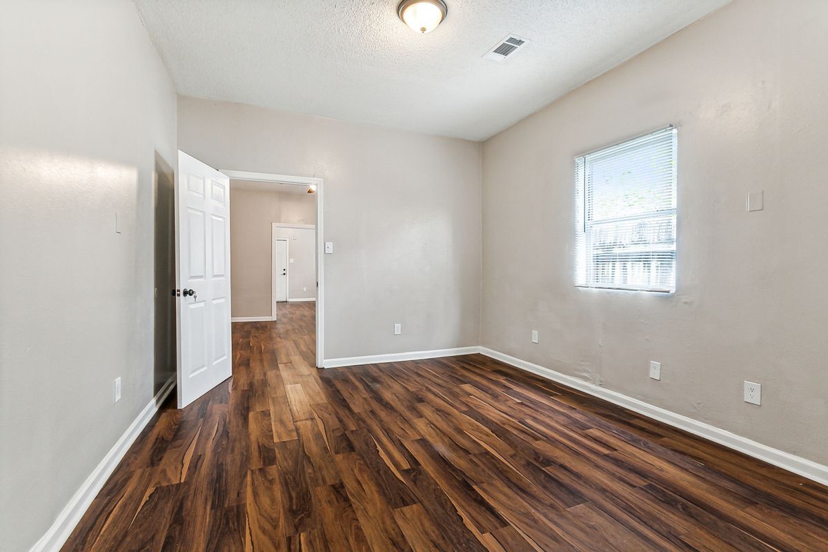 Building Photo - 2562 N Galvez St