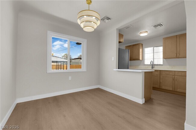 Building Photo - 433 N 10th St