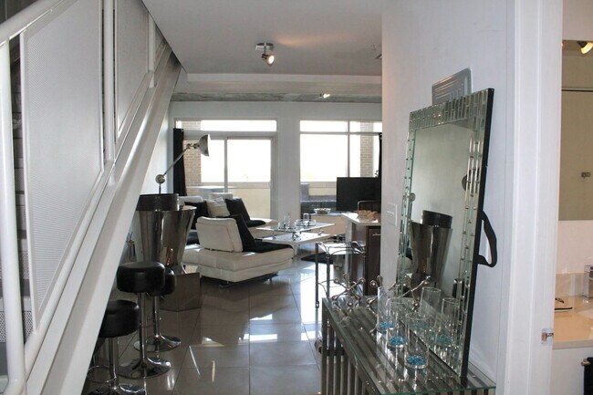 Building Photo - 139 NE 32nd St