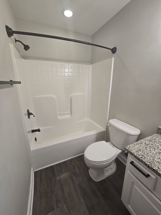 Building Photo - NEW LISTING!!!!