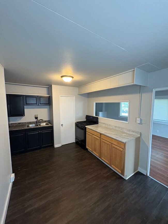 Primary Photo - 3 Bed 1.5 Bath Single Family Home in North...