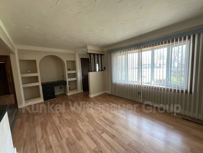 Building Photo - 111 Kassing Ave