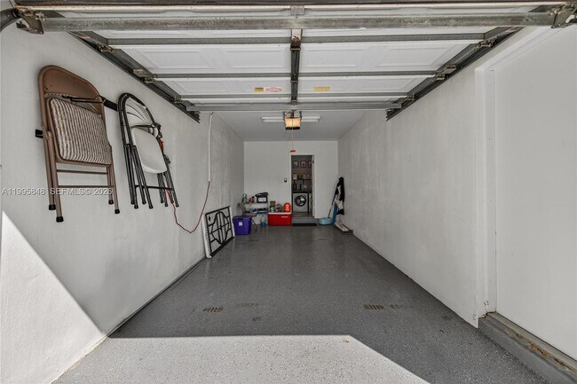 Building Photo - 2161 NE 62nd Ct