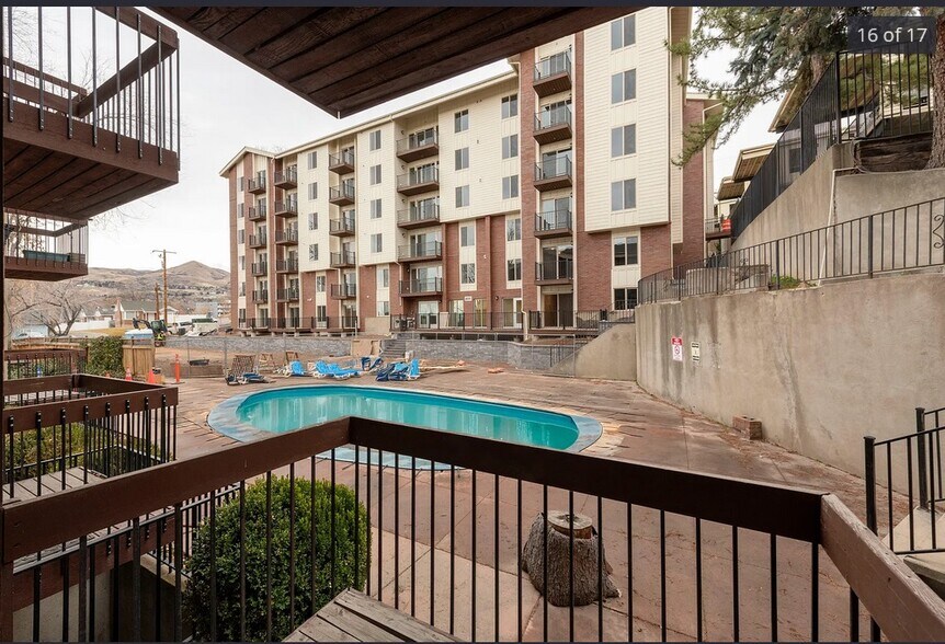 Building Photo - 1032 E 400 S