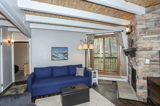 Building Photo - 2 bed, 1 bath available for 1-year in Silverthorne!