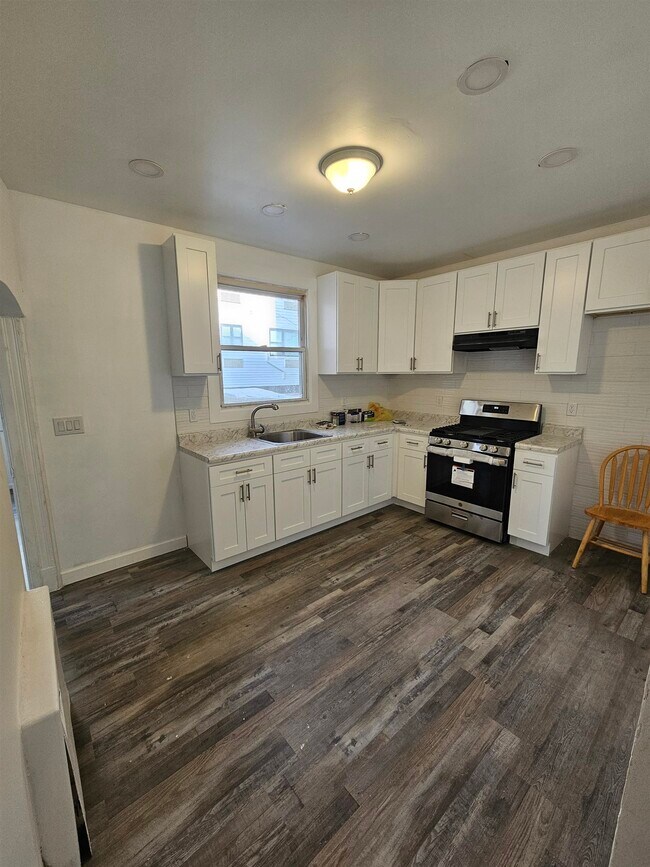 Building Photo - 7411 Park Ave