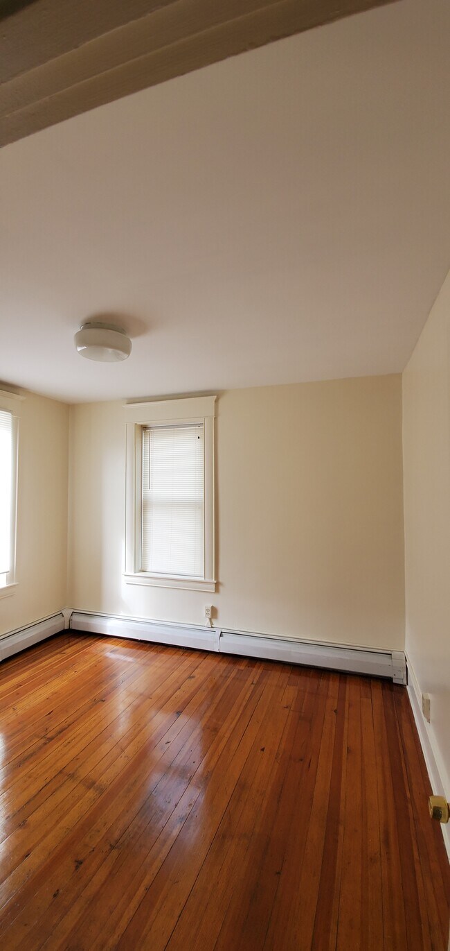 Different angle of bedroom - 21 Walter St