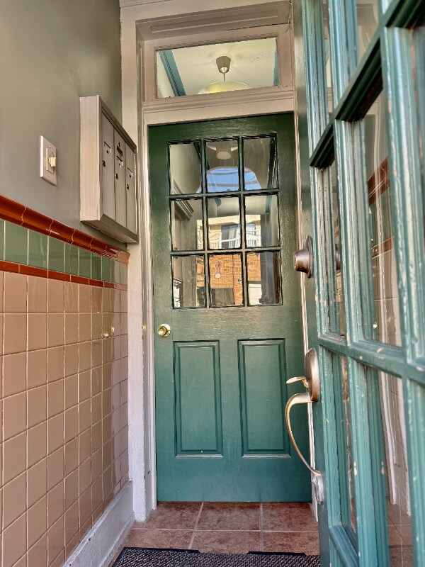 Building Photo - 302 Dickinson St