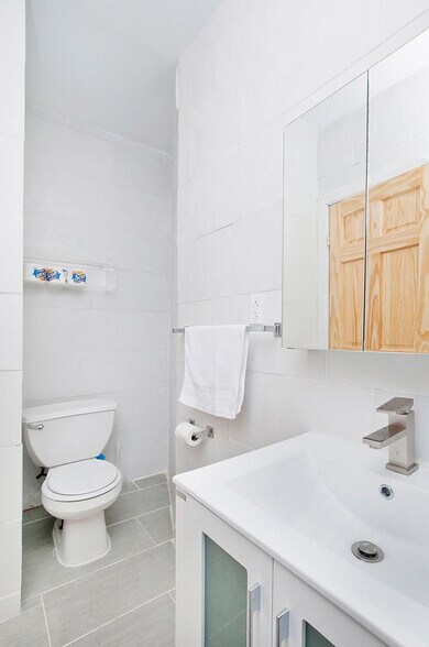 Building Photo - 2370 1st Ave