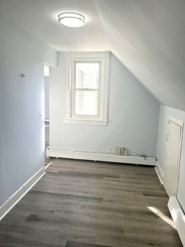 Building Photo - 705 22nd St