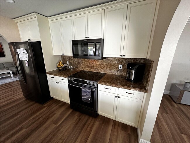 Building Photo - 6860 Calle Del Paz S