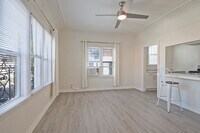 Building Photo - 121 N Kenmore Ave