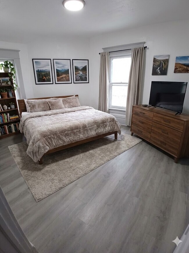 Building Photo - 401 S Independence Ave