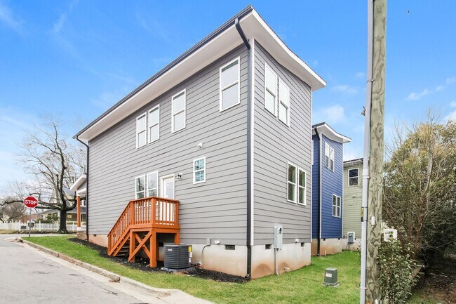 Building Photo - Close to Downtown Durham Brand New Construction