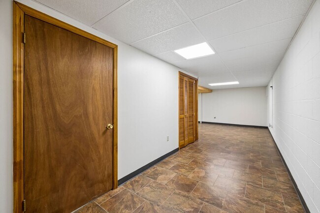 Building Photo - Pet Friendly Four Bedroom with Basement!
