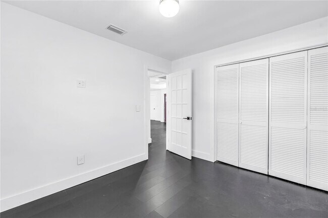 Building Photo - 3216 Pine Haven Dr