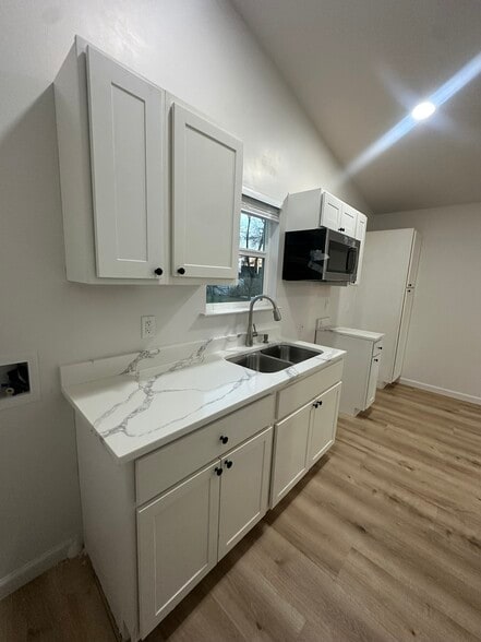 Building Photo - 140 N Acres Dr