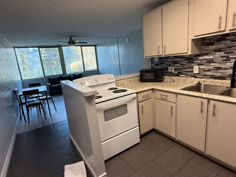 Primary Photo - 111 Kahului Beach Rd