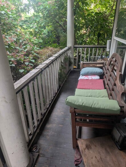 Building Photo - 3915 N Vancouver Ave