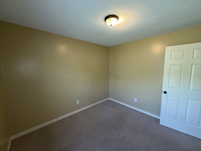 Building Photo - 1905 Christine Dr