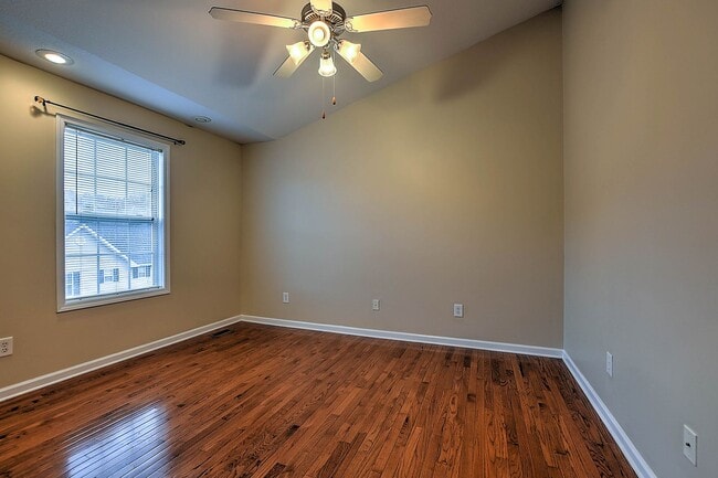 Building Photo - 2121 S Greenwood Dr