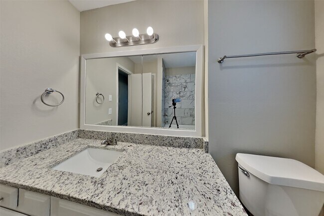 Building Photo - 3114 River Valley Dr
