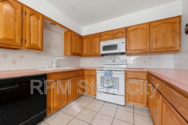 Building Photo - 61 University Cir