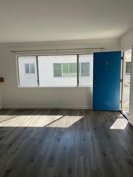 Building Photo - 1240 Manhattan Beach Blvd