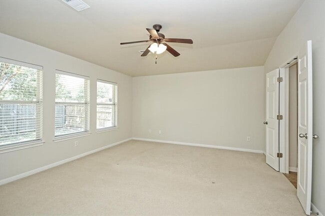Building Photo - 401 King Eider Ln