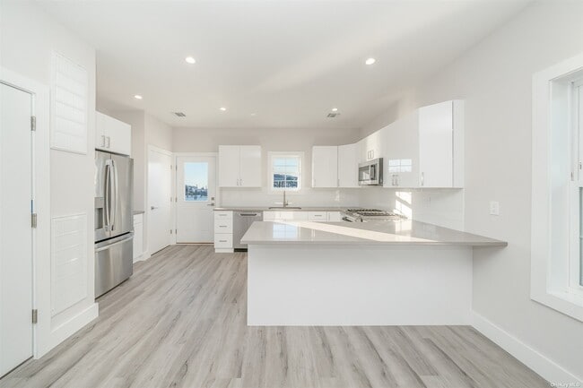 Building Photo - 2800 Ocean Ave