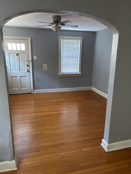 Building Photo - 5614 Chippewa St