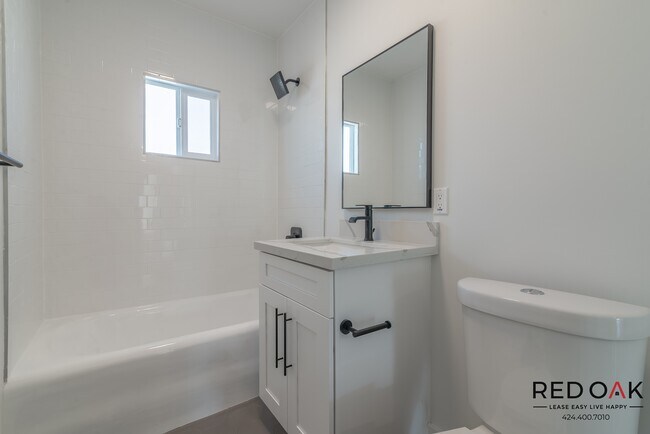 Building Photo - Gorgeous Melrose Hill Bungalow!