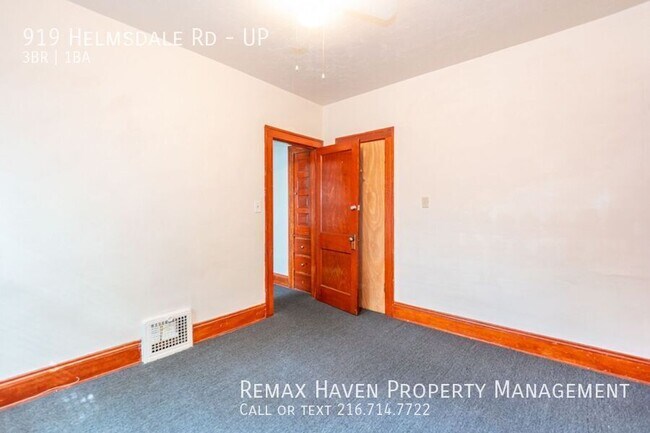 Building Photo - 919 Helmsdale Rd