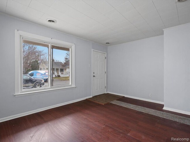 Building Photo - SECTION 8 FRIENDLY!!! AVAILABLE FOR MOVE-I...