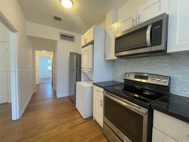 Building Photo - 635 12th St