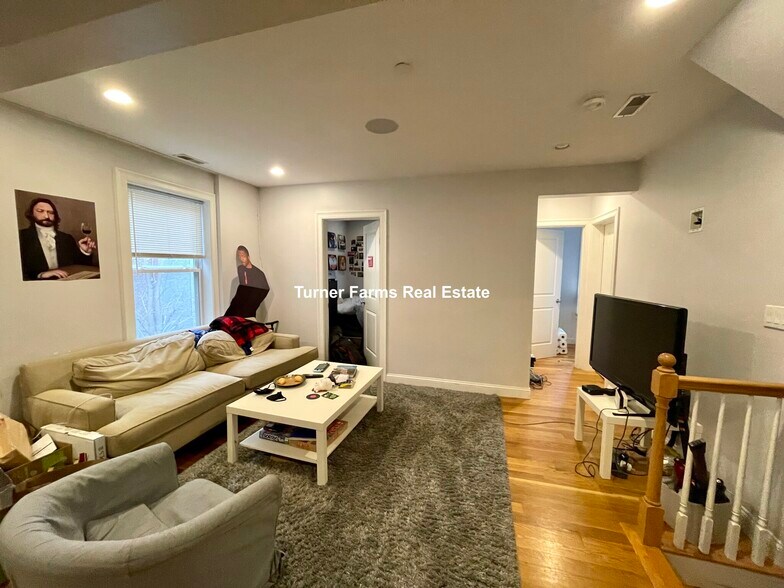 Building Photo - 721 Parker St