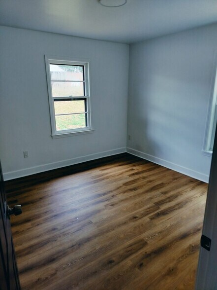 Building Photo - 731 N Price Rd