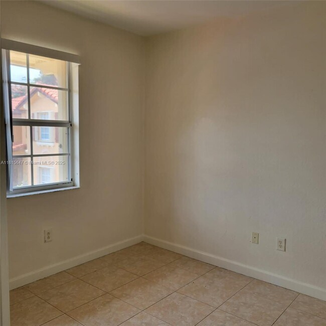 Building Photo - 1480 NE 33rd Ave