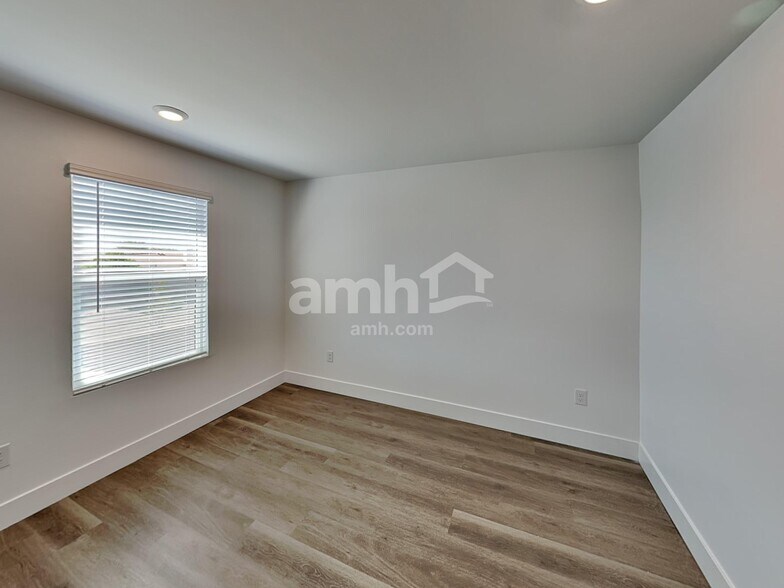 Building Photo - 9652 Harkes Dr