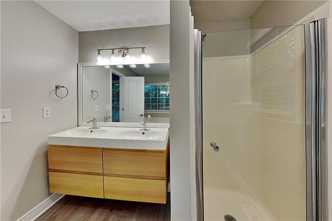Building Photo - 328 Abbington Ln