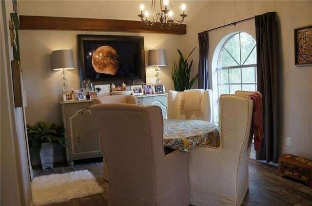 Building Photo - 410 E 11th Ave