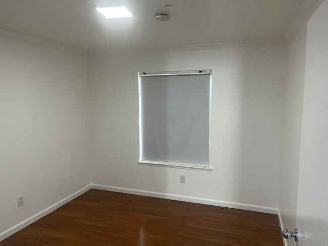 Building Photo - Beautifully Updated 3-Bedroom Townhome in ...