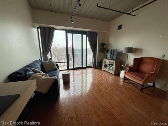 Building Photo - 101 Curry Ave