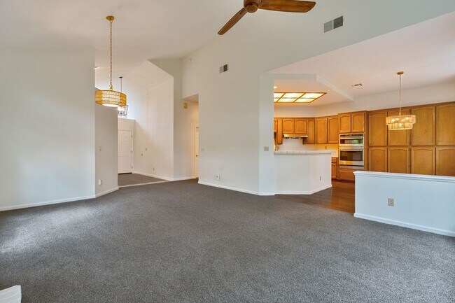 Building Photo - Updated 3 Bedroom Home with 3-Car Garage i...