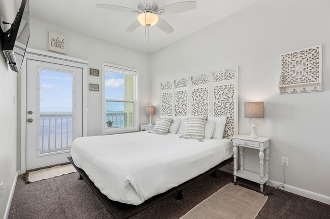 Building Photo - 106 Las Joyas Blvd