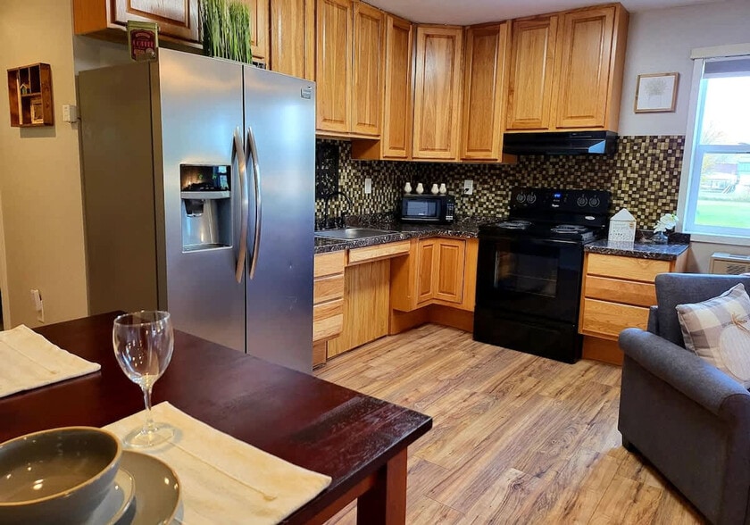 Building Photo - 6820 1/2 North Montana Avenue-SI ID1492821P